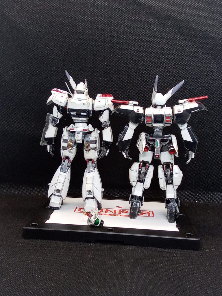 背部からみると原型の間接がチラリ