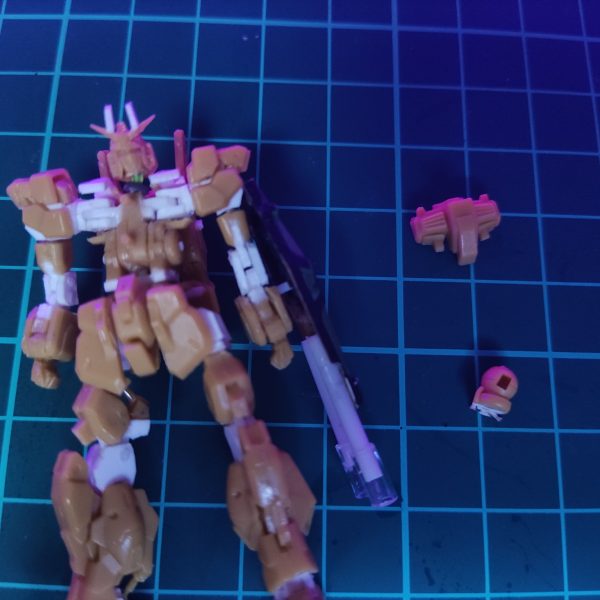 ガンダムアーティファクトを可動させてる人はいるかもしれませんが、流石にコックピット開ける人はいないでしょう!!と言うアホみたいな思いつきをしてしまいとんでもなく苦しめられましたが、なんとかできました…（2枚目）