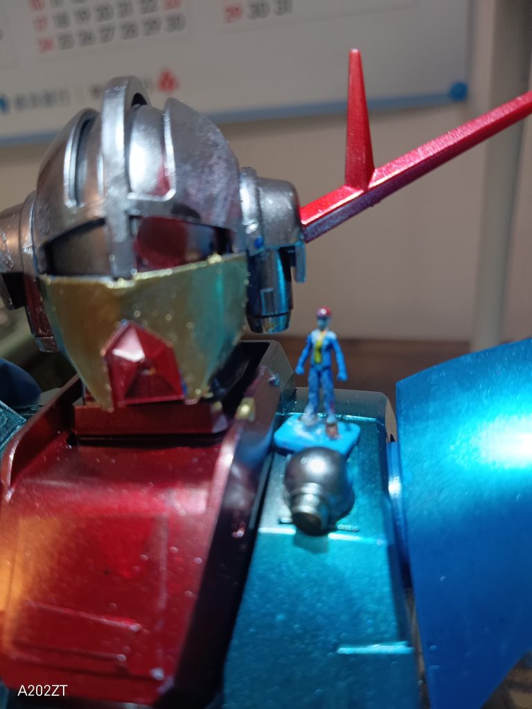 アムロさんと一緒右肩についている突起はビームガンとなっており、ビームライフルと同じ出力である連邦軍オリジナルだ 