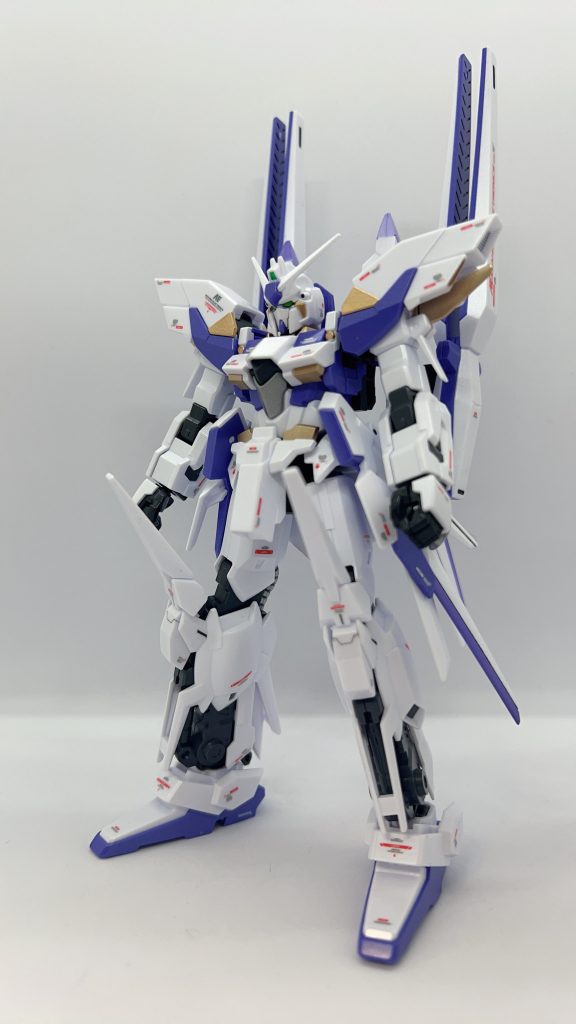 白はホワイトパール、青はリンクルプラネットのステラブルーとステラパープルを混ぜました。差し色はゴールドです。