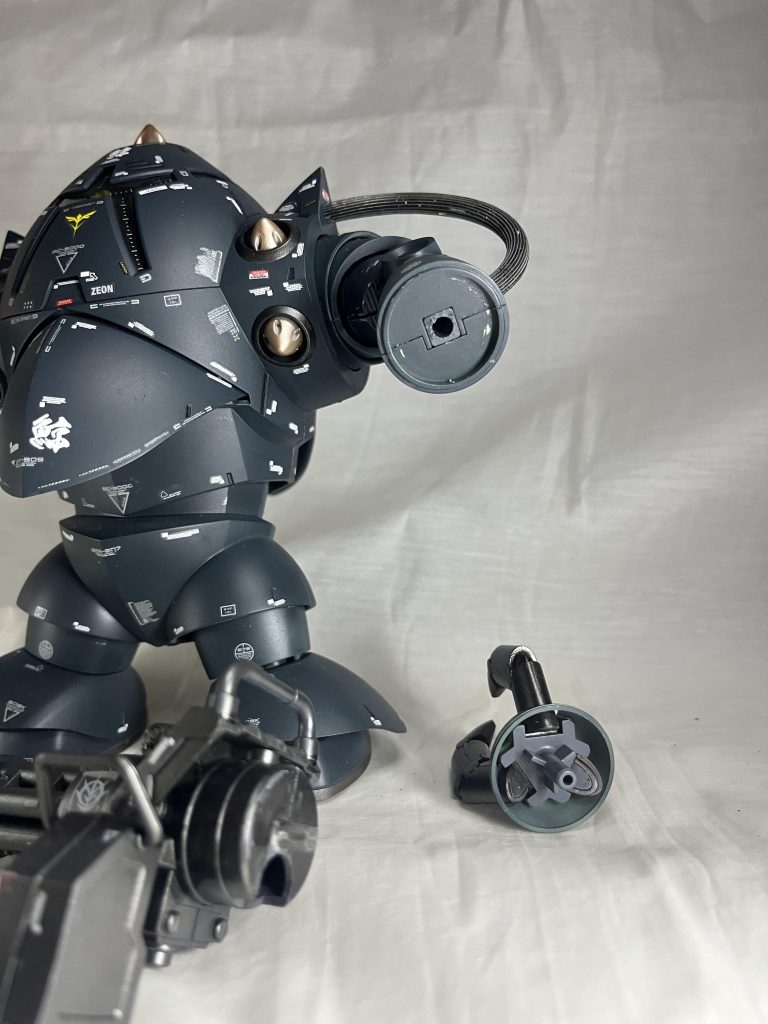 腕の接続部です。コトブキヤのガトリングがポン付できました。