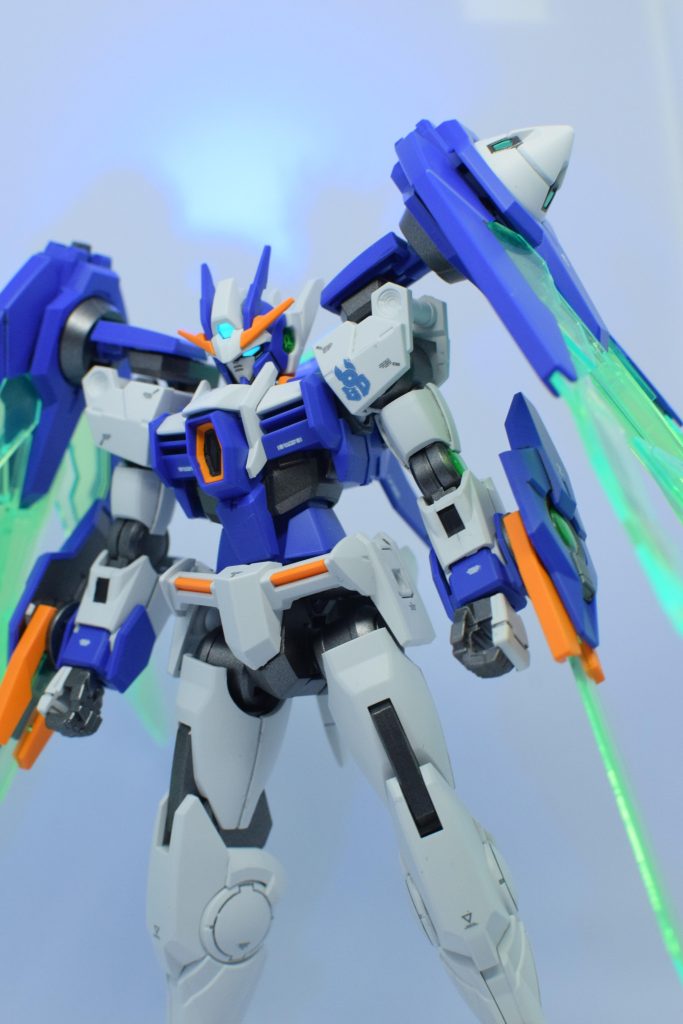 ブラックライトで光ります。肩にはビルドダイバーズのデカール貼ってます。リクくんなら貼るよね？他のプレイヤーと戦わずチームと仲良くしてる子だからね？