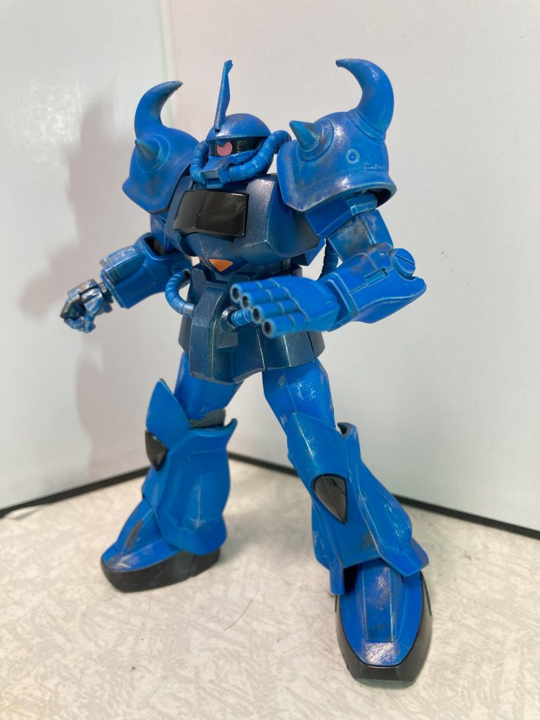 エコプラなのでHGUC009相当と思います。全塗装必須な代わりに安いのはいいですよね。脚と腕がモナカなので、合せ目消しだけは頑張りました。