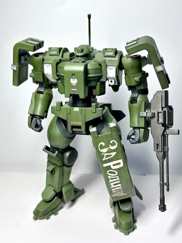 合わせ目消しをしただけのストレート組み。関節グレーのみ成形色で後は筆塗りで全身塗装しています。これも誰が作ってもかっこよくなる名キットですね。