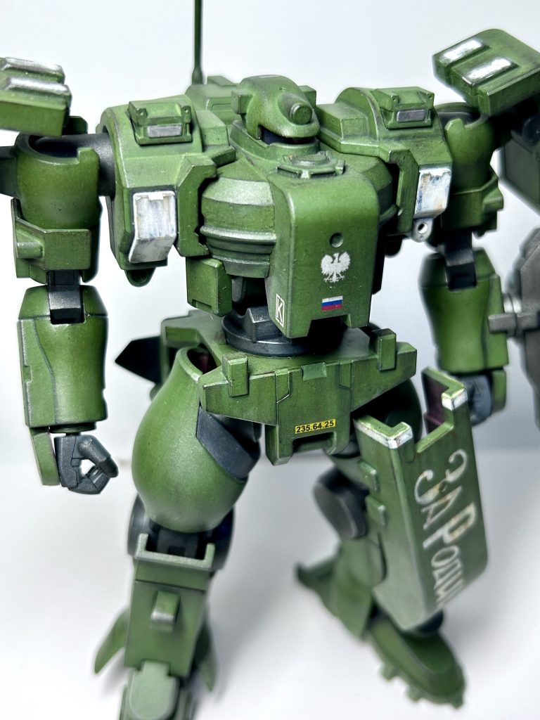 当時は重度の未完成病を患っていて、手に余る改造に手を出しては途中で投げ出すのを繰り返していました。キットの素性の良さを頼りに一度無改造できちんと仕上げてみよう、と思って作ったのがこのティエレンでした(それでも塗装で悩んで長いこと手が止まったりしましたが)。無理のない目標を定めて達成まで持っていくという制作の進め方が身につくきっかけになった思い出の一品。