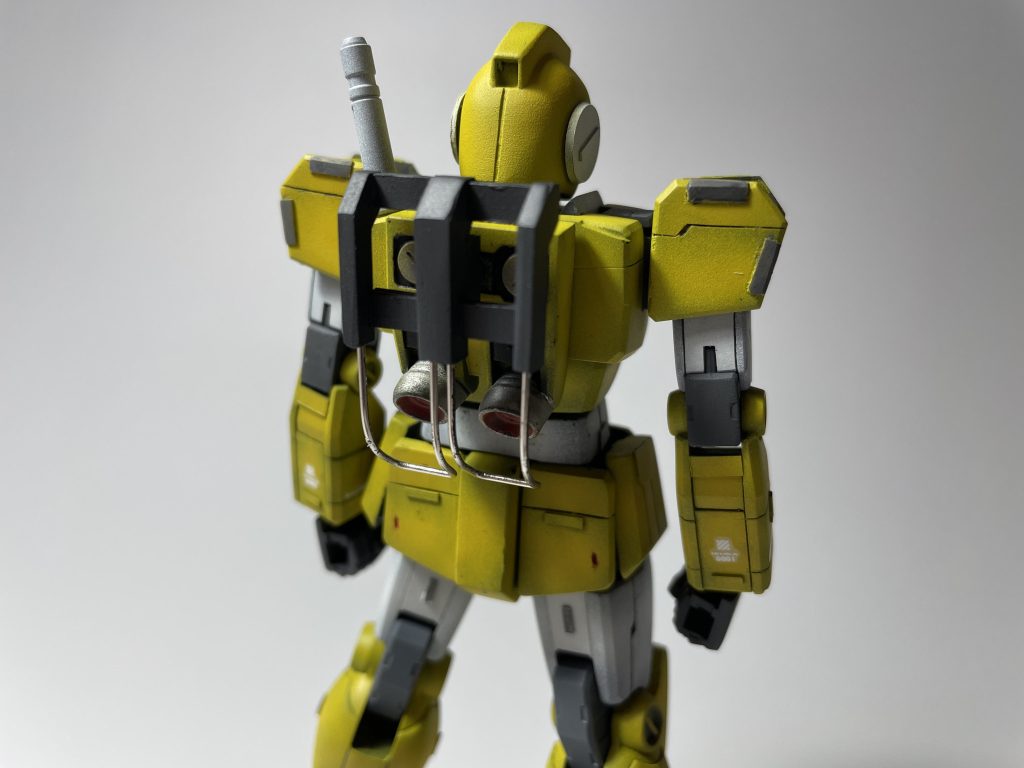 バックパックにバーニアガードを接続イメージは昔の車フロントガードです!「ヒヨッコ共が転ぶたんびにバーニアやられてたら、いくら整備してもキリねぇよ!」って心の中の整備員がぼやいてたので作りました。これで多少はバーニアを保護できてるかな???