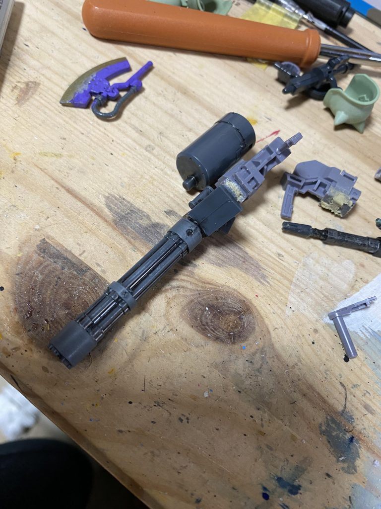 ガフカスタムのガトリングの部分とドラッツェが持っていたガトリングを組み合わせて作ったものです！