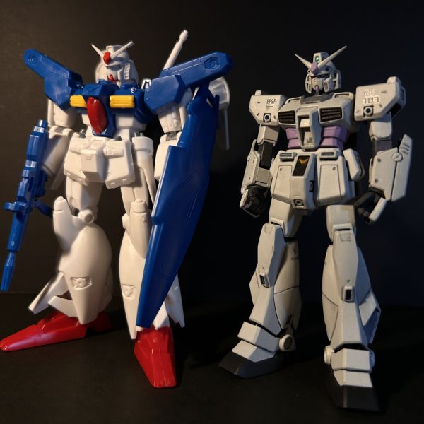 新古品が安く入手できたのでGP01フルバーニアン始めました。一箱でコンパチにより2機分楽しめるとのことで楽しみです。早速仮組みしてほんのりと感じる全体のバランスの違和感・・・。こんな時は、と手元にある基準のガンダムRX78(HG021)と並べてみます。(３枚目)18m(フルバーニアンは18.5)の身長は良い感じなのに対して頭大きく感じます。試しにRX78と頭を入れ替えてみました。うん良い感じ。マッシブなフルバーニアンを目指します。ということで方針は決まりました。頭の小型化を軸に始めます。６枚目は以前作のNT-1とツーショット。ハイウエストな気もしましたがアレックスと並んで違和感ないので僕的にはオk。（7枚目）