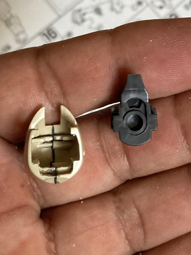 頭部の加工もさほど難易度が高くありません。内部パーツを塗ってからマスキングでも対応はできますけどね。どのみち目立つ合わせ目なので頑張って消しましょう😁