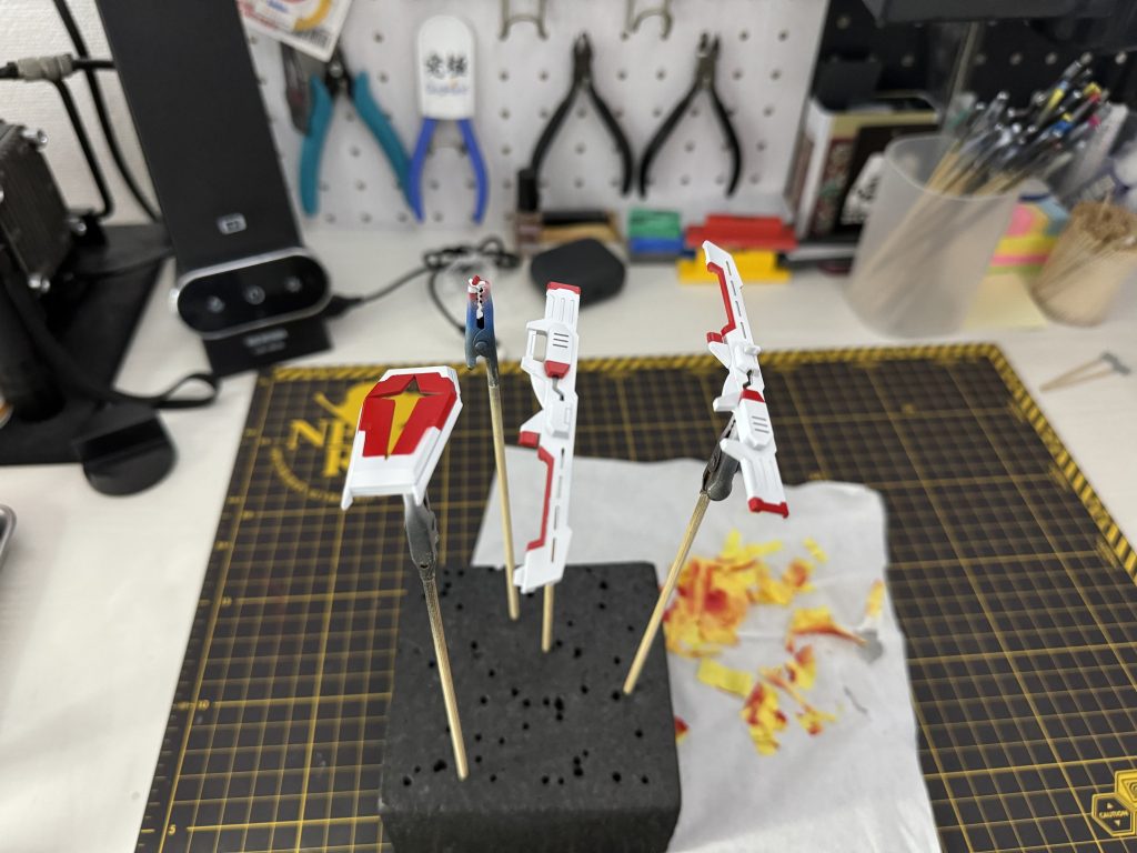 ライフル、シールドもぼちぼち上手く塗り分け出来ました。