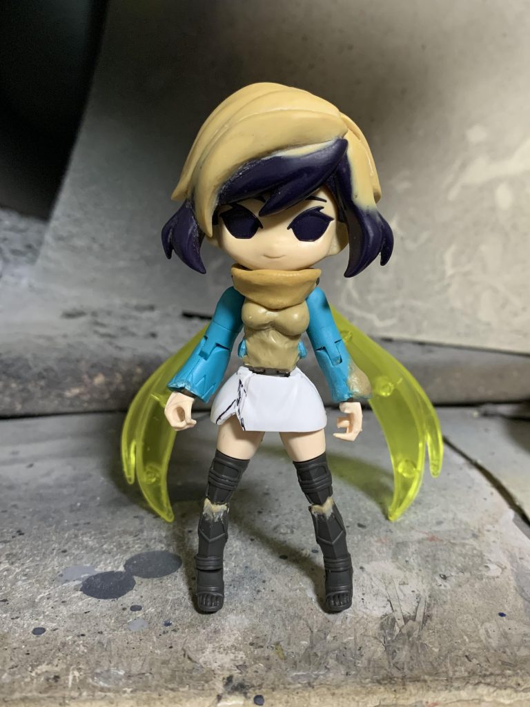 ふみなの余剰パーツでクリア素材のアヤメパーツがありますが、これのおかげで自立可能になってます。