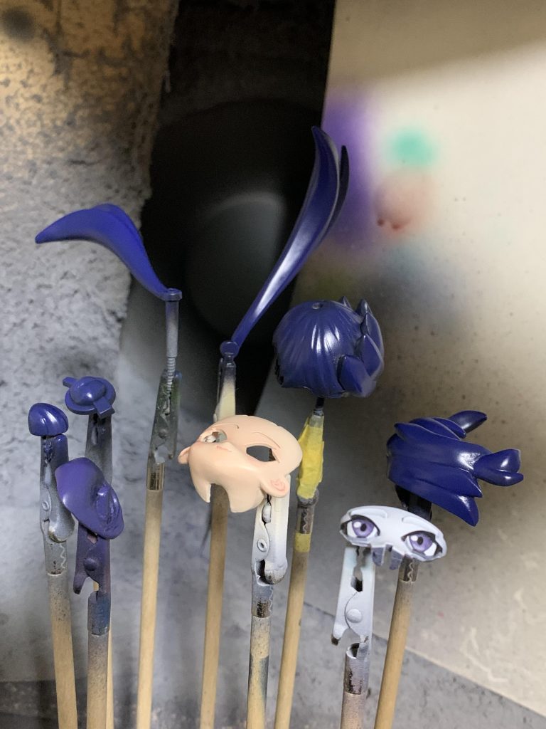 きゃらっがいアヤメの顔パーツは目玉部分が別パーツなのでめちゃくちゃ塗りやすくて良いです。