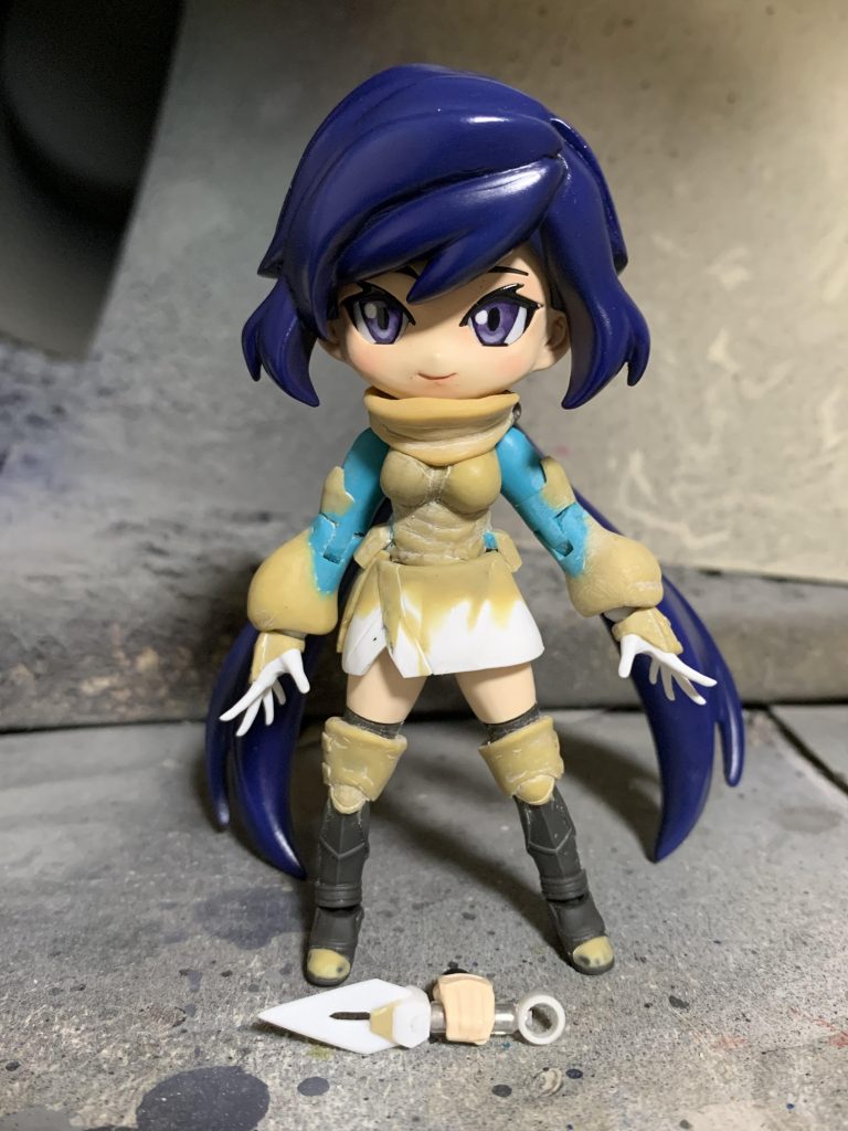 頭だけ先に塗って各部位を造形しているところです。