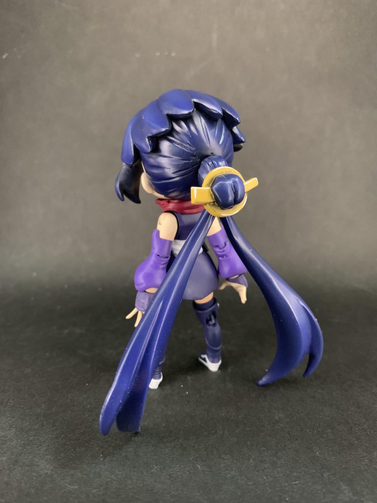 重い頭を支えるべく、フィギュアライズスタンダードふみなの余剰パーツのアヤメの髪パーツを支え棒として使用しています。