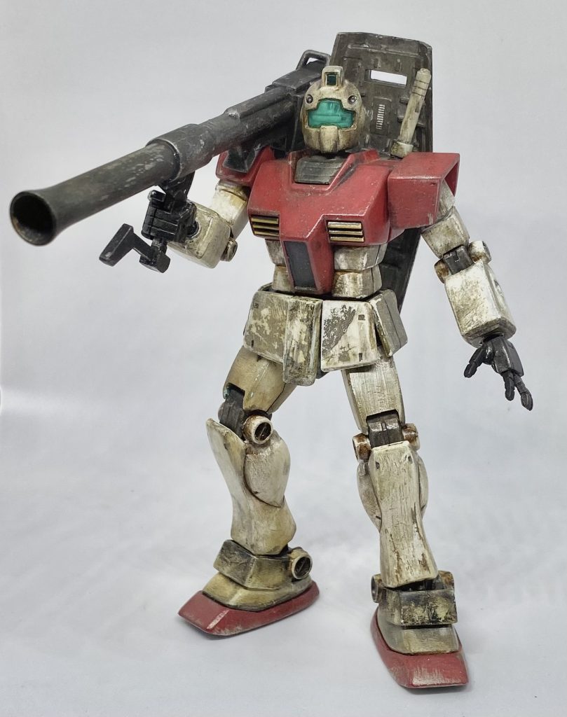 股関節はイグルー風にしたかったのでノコギリで切ってパテもりもりして改造しました！