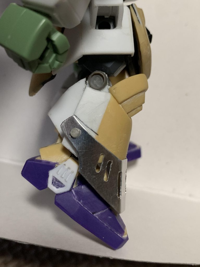 アンクルガードは0.3ミリアルミ板で自作。