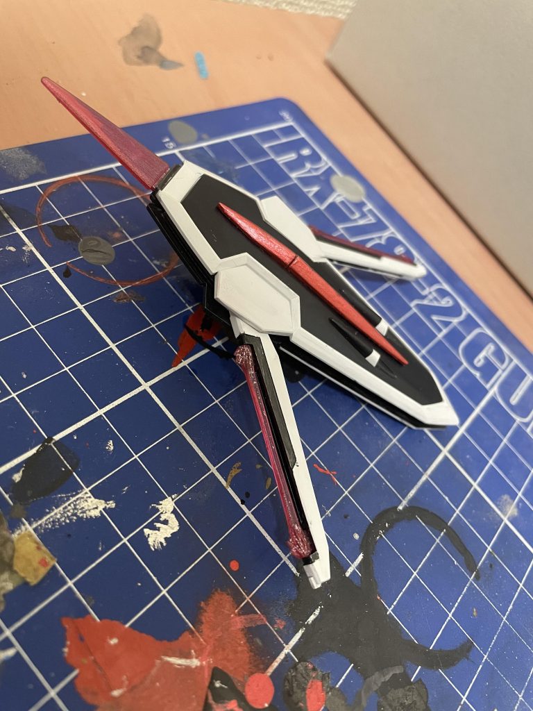 フラッシュエッジ G-3 ビーム・ブーメランには細部の塗装にこだわりました。ビーム部は薄め液とメタリックレッド（3:1ぐらい）の割合での塗装を施しました。