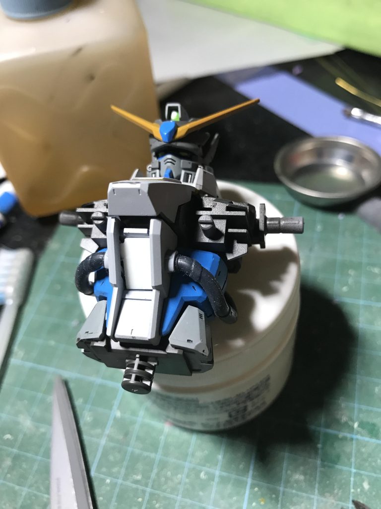 アゴのあたり、いつものクセというか、少し削ってますが、それ以外はほぼ素組みです。