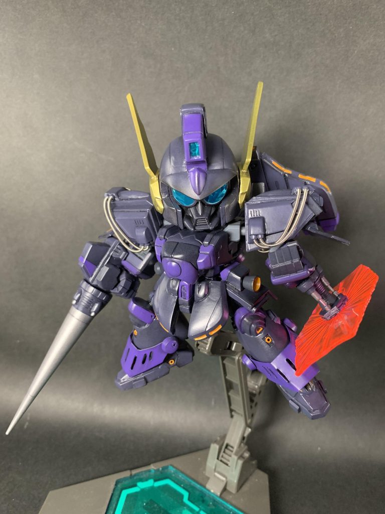 ベルガギロスには因縁がありまして…忘れもしない中1の頃。近所の文房具駄菓子屋兼プラモ屋で買った1/100ベルガギロスの足パーツが左だったか右だったかは忘れましたが、同じ足が2つ入っていて組み立てる事が出来ませんでした。部品注文の段取りもややこしくて、もういいや。と、それを機にプラモを作らなくなりました。その後、2018年に約30年ぶりとなるガンプラに手を出したら沼にハマって現在に至る。という流れです(笑)