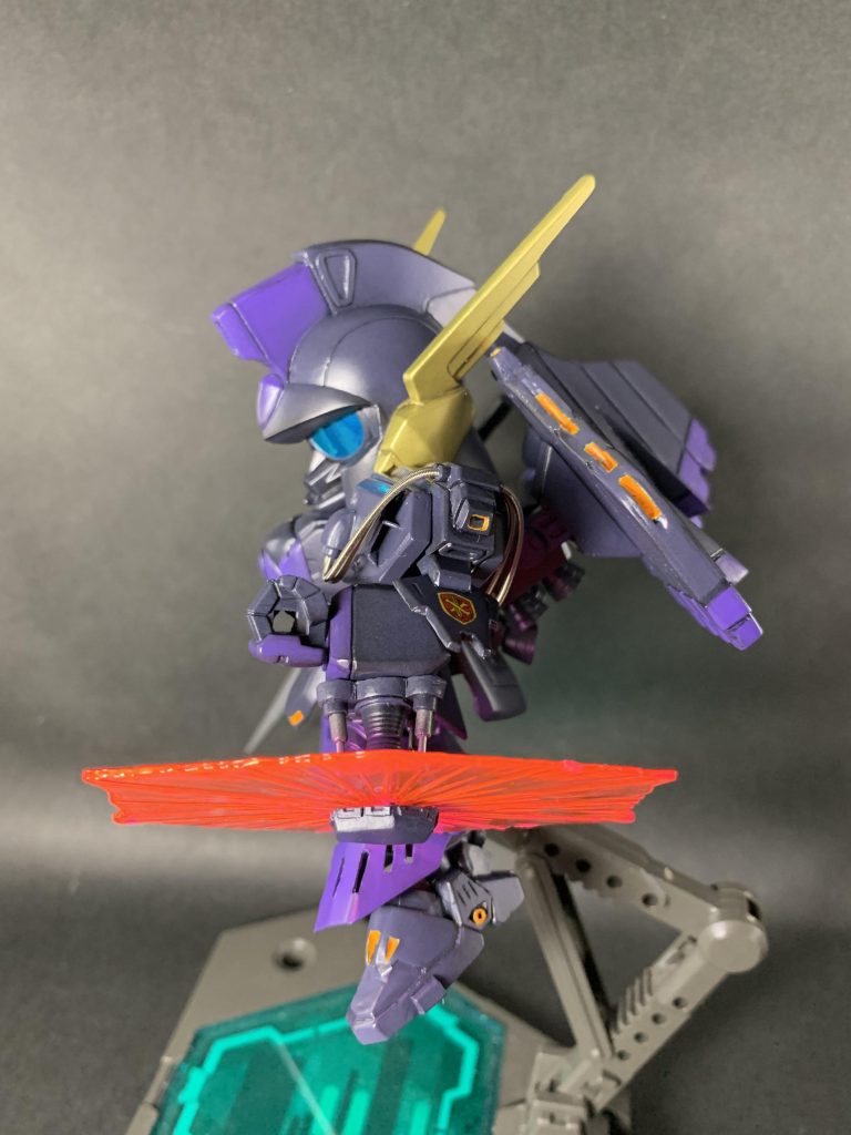 主に夏侯惇ギロスのパーツで、ビームシールドは無印Vガンダムのパーツです。