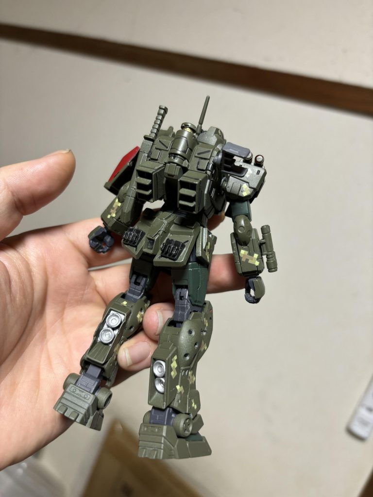 背中パックにはバズーカをマウントできるように