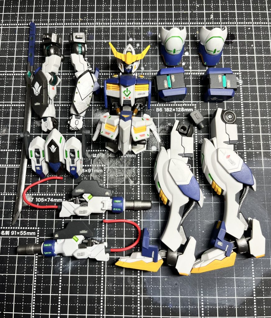 グレイズの肩や、第一形態の腕やガントレットなどの余剰パーツを組み込みました。同シリーズなので、あんまり違和感ない？