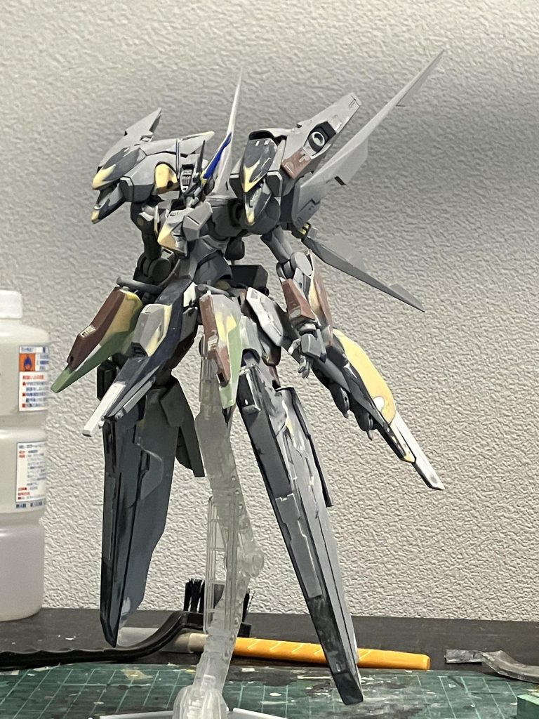 塗装前はこんな感じ。脚はほぼオリジナルかな