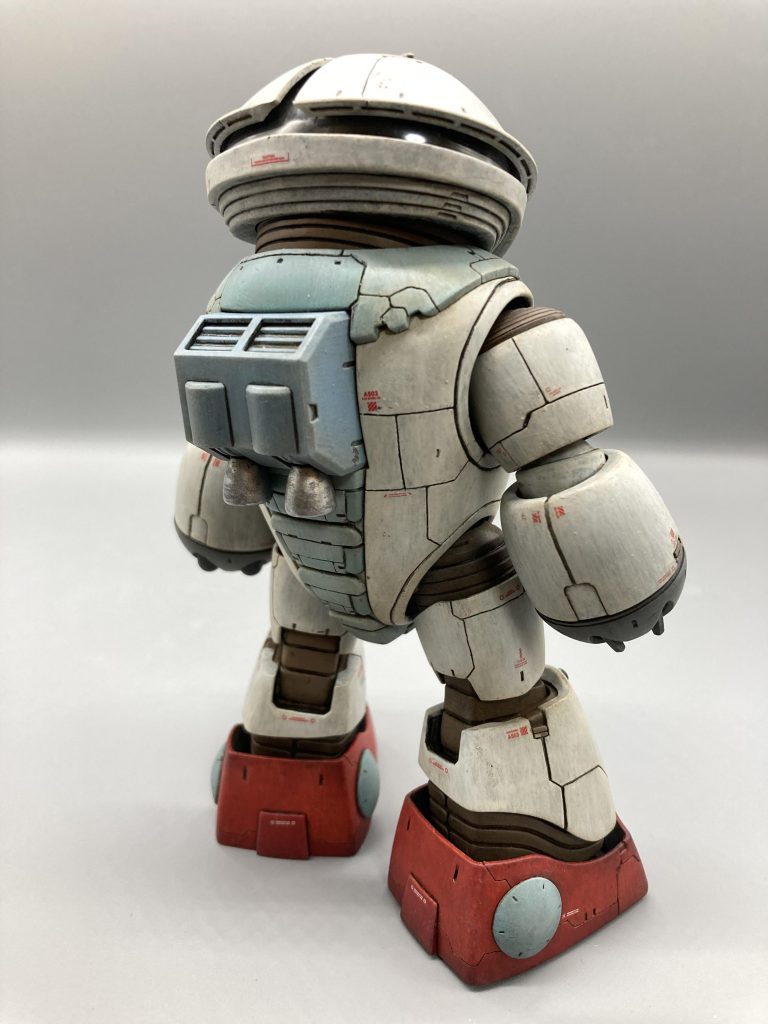 可愛らしいアッガイを白っぽくしてみましたら、ガンダムのようになってしまいました。