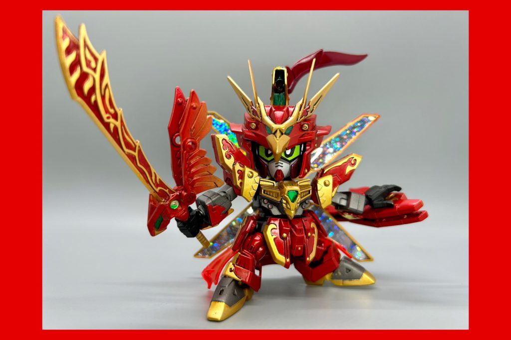 [朱雀刃](すざくじん)とある人物から雀瞬に託された剣。神獣が封印されている神器の一つであり、炎鳳の魂が宿っている。刀身が常に燃える様に熱く、専用の鞘(後述)に納刀しておかないと周囲を火の海にしかねない危険な代物。鍔にある炎鳳の頭と翼を模した装飾が特徴で、翼の装飾は、炎鳳の力を放出し調整するのに役立っている。他の神器と同様に頭の装飾を介しての会話が可能で、封印された神獣同士での意思疎通にも用いていた。 ※モチーフは大型ビームソード…とは言えギミックを取り入れたのみ。剣自体はミキシング、デザインは私の趣味+他2人との合わせで鳥頭付きに。振り回すのに絶対翼は邪魔だと思う笑。