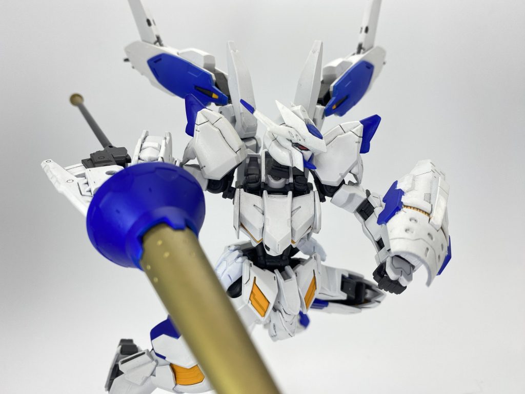 アンテナの形が変わった事、オレンジのインテークが増えた事で、印象が変わって見えるのではないでしょうか。胸、肩、バックパックはほぼノータッチです。