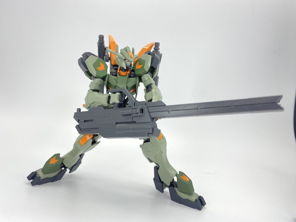 腰、肩、足先をグシオンリベイクフルシティのものに交換しています。