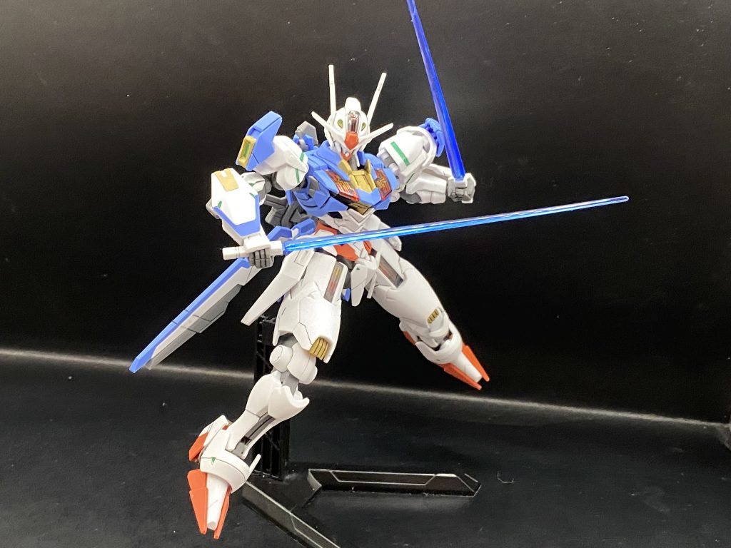 ビットオンフォームにしてビームサーベル二刀流！高速で近づいて相手のアンテナを叩き切る！