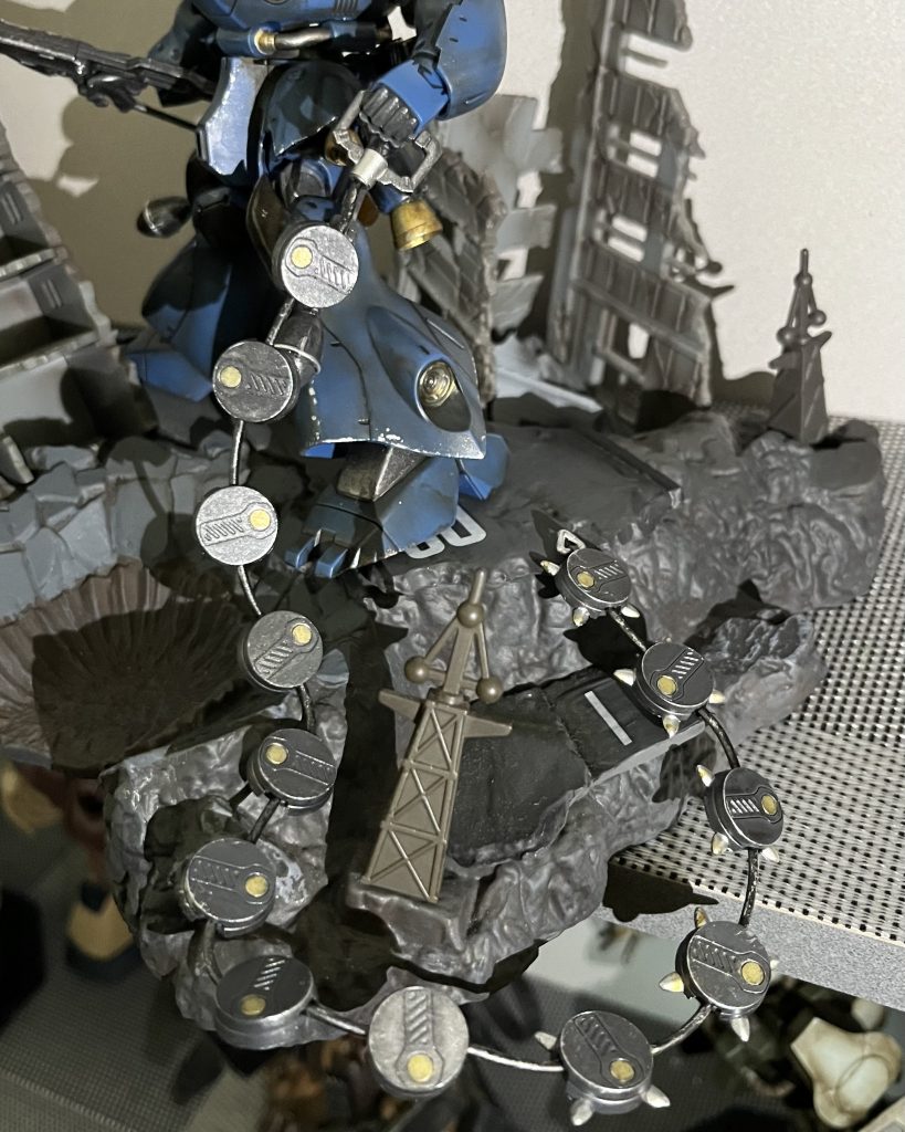 機体のフレームと武装類は全て焼鉄色で塗装しましたが、結構好きな色合いです。チェーンマインもいい感じになったと思ってます。