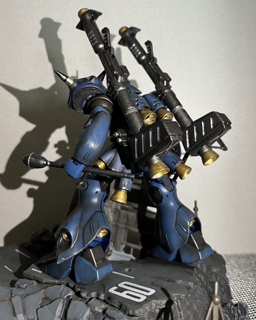 バーニア類はガンダムマーカーのシルバーで塗装後、リアルタッチマーカーでブラウンを乗せました。