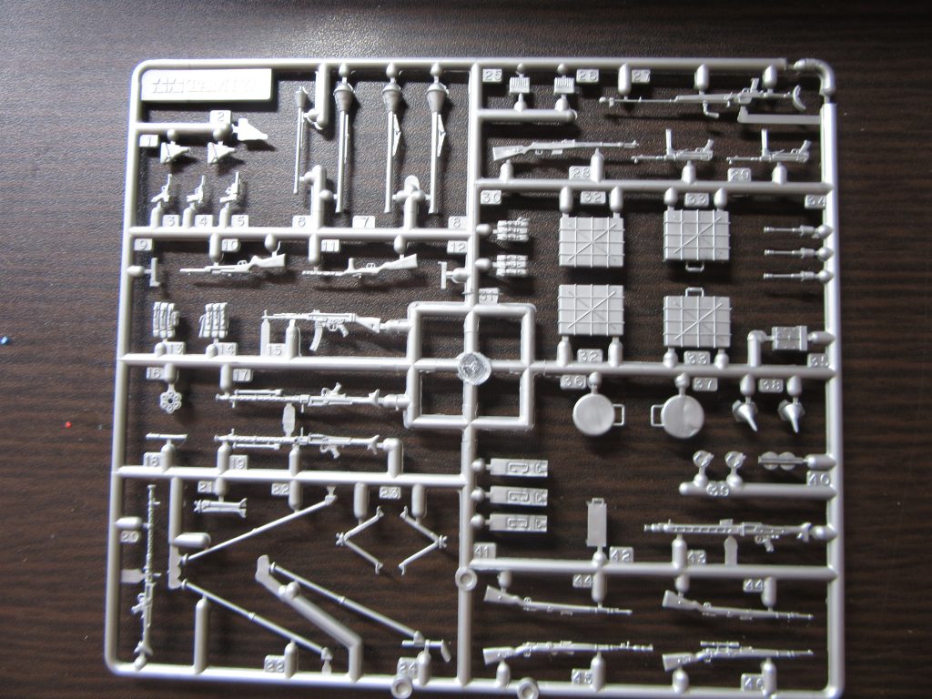 タミヤの歩兵の機銃セットだったかな。。。名前忘れました。スミマセン。これらを組み合わせてワッパにしています。