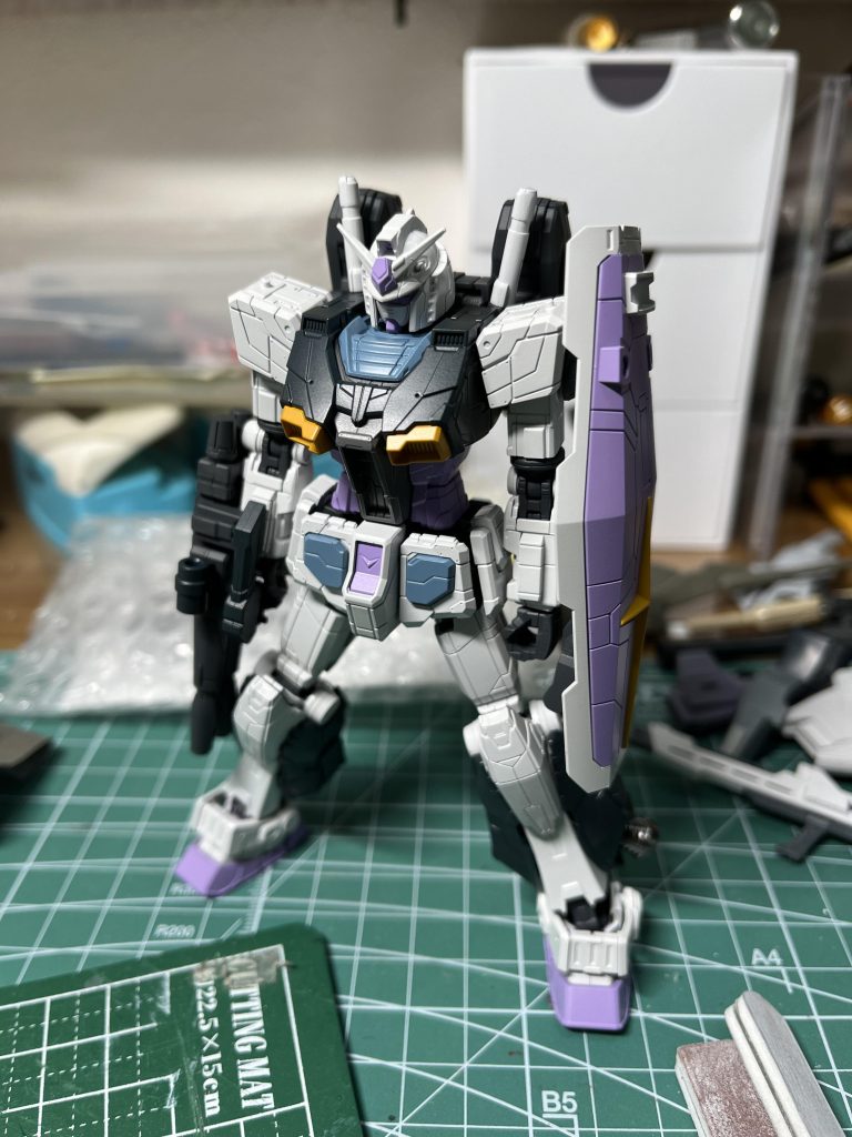 パチ組時の写真ないので制作工程から基本塗装完了まで下地がプロトタイプカラーなので隠すためにサフしっかり目に吹きました