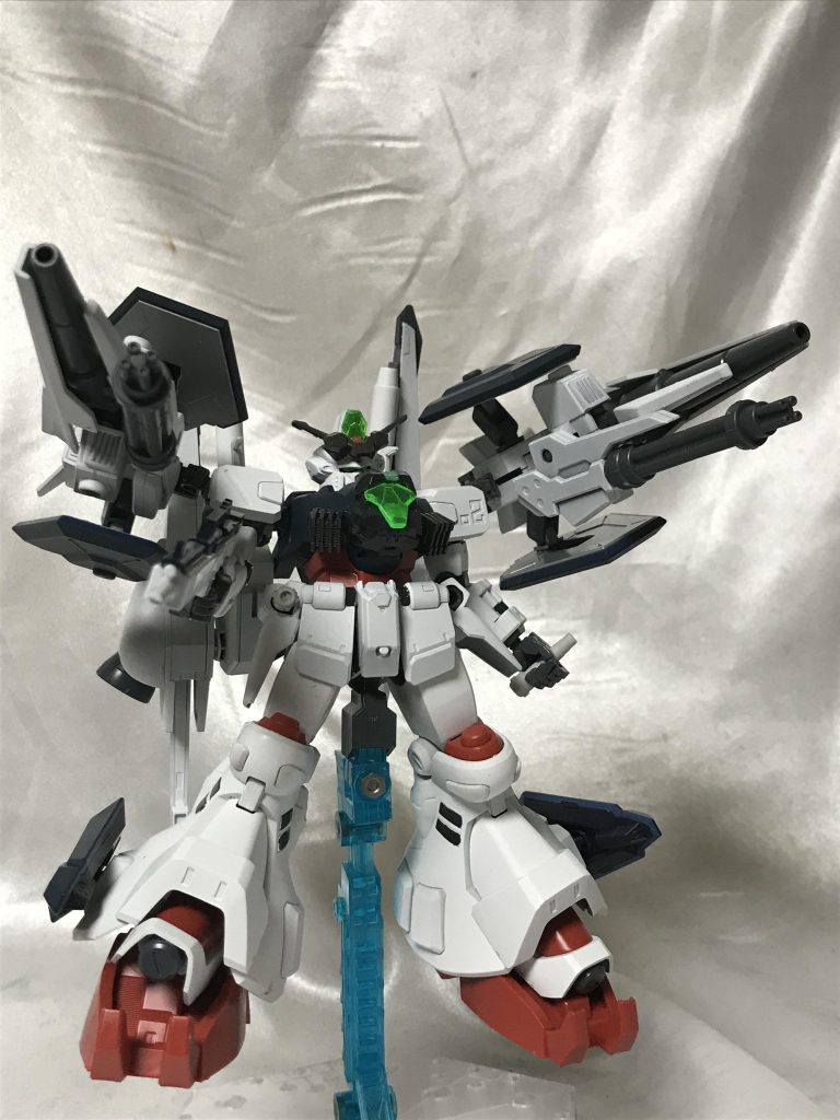 バインダーは推進を排し攻撃に。両側にビームキャノンをマシンキャノンの双武器。