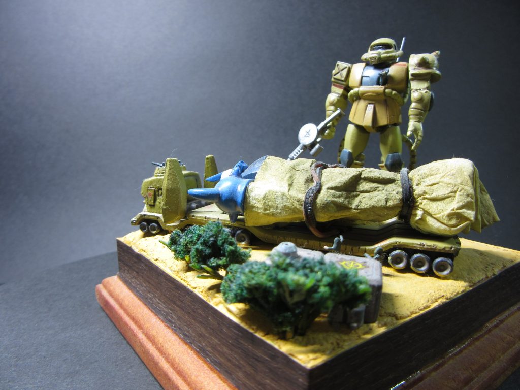 サムソントレーラーは食玩から。キャンプのベースはジャンクパーツより。