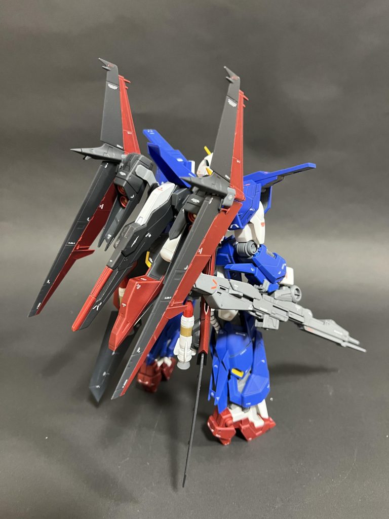 MS形態背部から。ナッター用の機首やウイングなどはアタッカーのウイングなどに干渉しないように上手く折りたたみ配置しました。