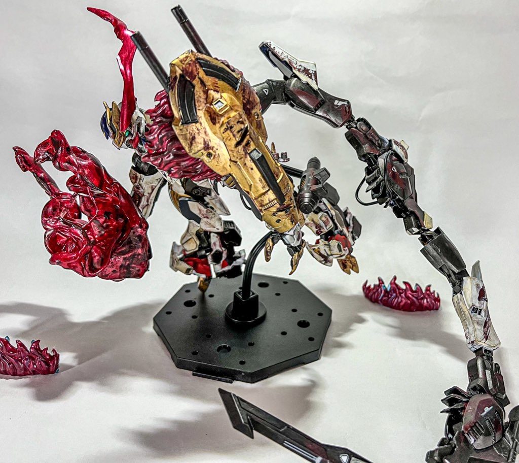 おまけですが、エフェクトパーツを自作して某神喰いゲーのハンニバル風にすることもできますこれは関節が足りず獣感があまり出せませんでした残念