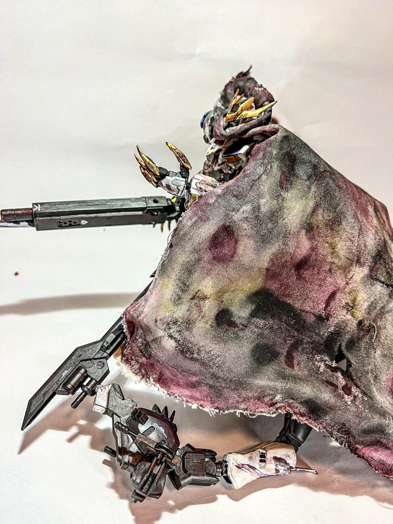 マントは廃棄予定の衣類を染色して作成