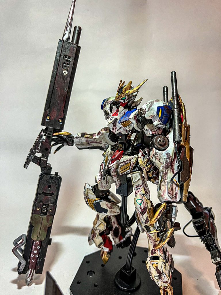 武装は改修したテイルブレード、大口径ライフル、パイルバンカーと最大火力を最低限に機動力を両立