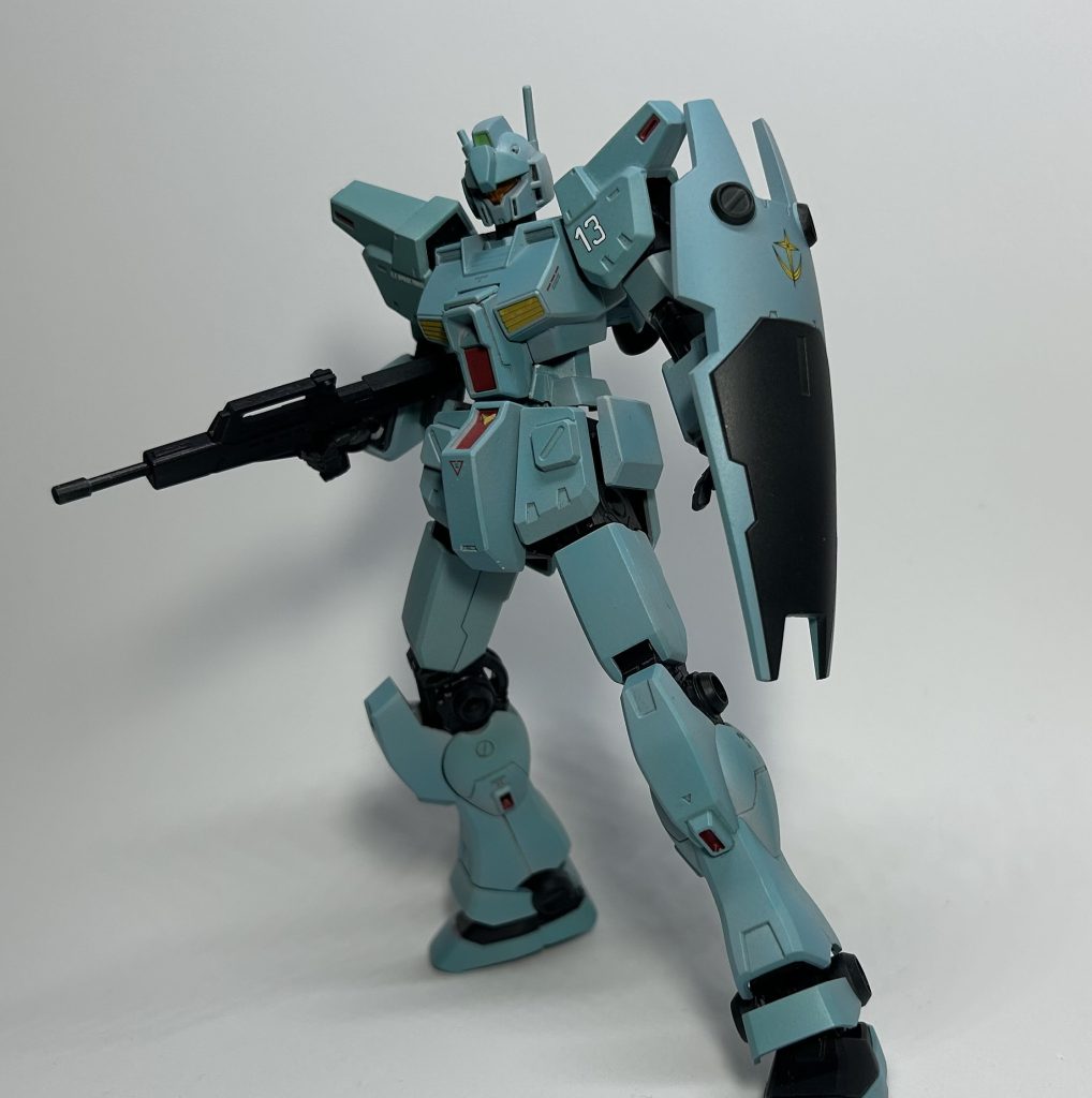 首を伸ばしたり肩の横幅を小さくしたりはしてます。腕はそのまま。