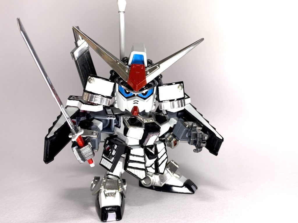 何となく白虎的なイメージで塗ってみたのですが、終わってから見てみると来来キョンシーのコウウン道士みたい…(gundam-kao5)