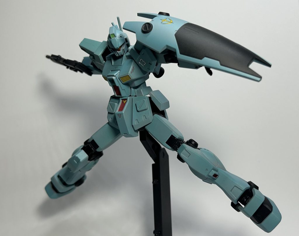 ヒーロー的ポーズ。