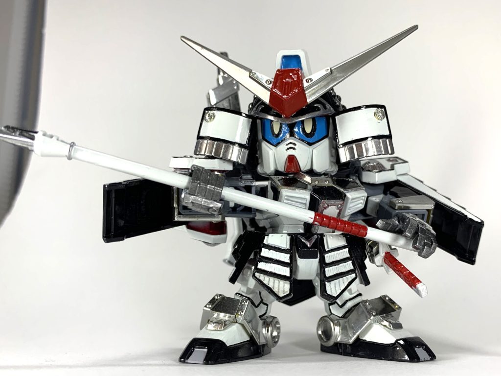 騎士ガンダムも武者頑駄無もガンダムマーカーメッキシルバーと水性ホビーカラー筆塗りです。むらむらあらあらですね(gundam-kao9)