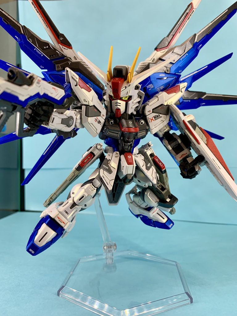 白い部分はガイアカラー:ピュアホワイトにMr.クリスタルカラーのトパーズゴールドをパールコートしてます