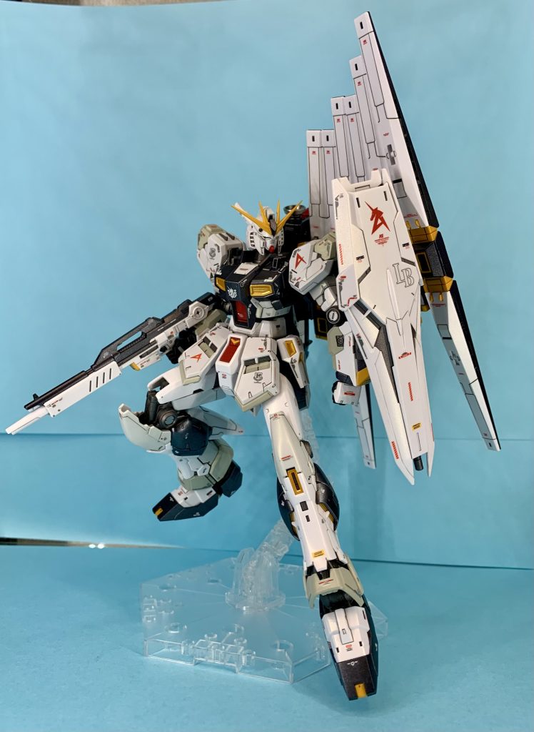 白い部分はガイアカラー:ピュアホワイトにMr.クリスタルカラー:トパーズゴールドをパールコートしてます