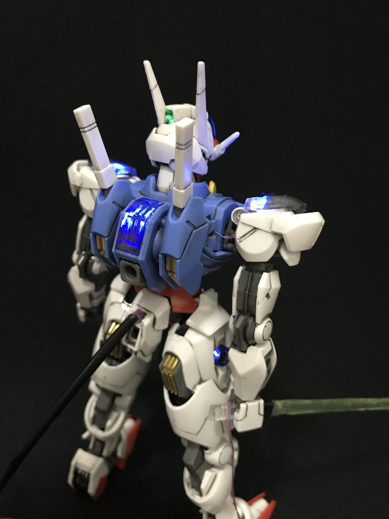 背面も光ります。