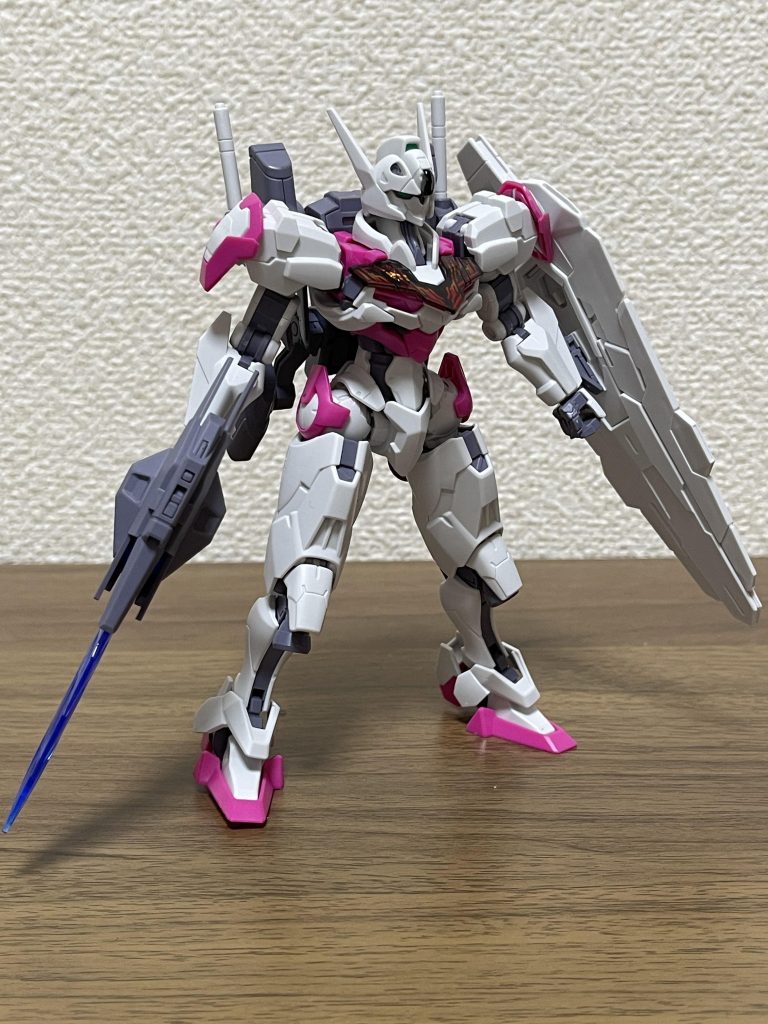 二品目:ガンダムルブリス散々水星のキットを組んできてますが、ルブリスは今回が初めてになります。エアリアルよりこっちの方が好きかもです。これも少し弄って全塗装しようと思います。